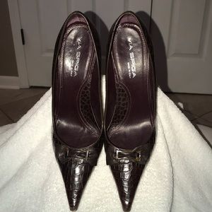 Ladies classic Via Spiga pump